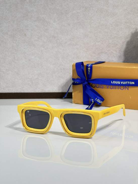 Picture of Louis Vuitton Sunglasses _SKUfw77797354fw